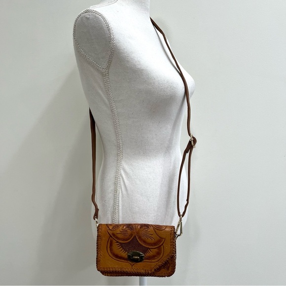 Vintage 70’s hand tooled embossed leather floral tan brown clutch crossbody bag - Picture 2 of 9